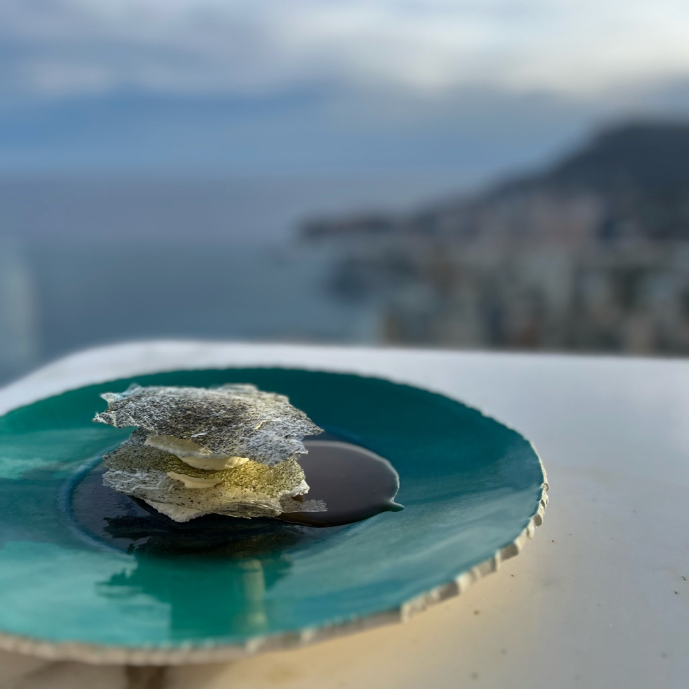Millefeuille marin à l’algue nori, vanille Bourbon et sauce toffee de Julieta Canavate © Ceto