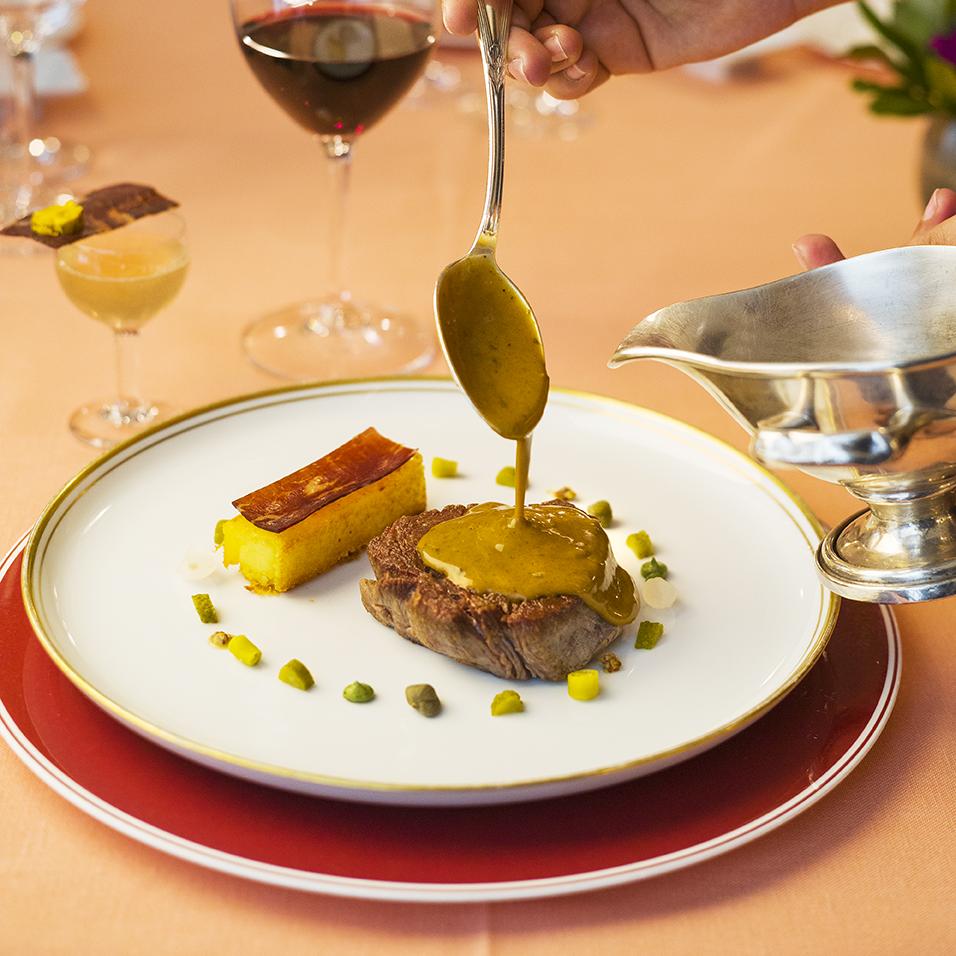 Filete de ternera (rubia gallega) con lingote de patata macaria y salsa café de París © Enrique Marco/Via Veneto