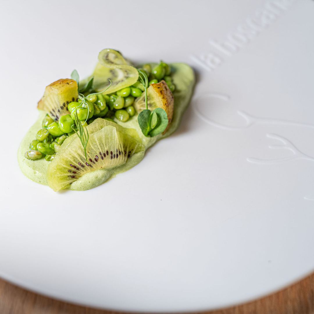 Lleida kiwi with Maresme peas, also known as green caviar © Alexandra Balaguer/La Boscana