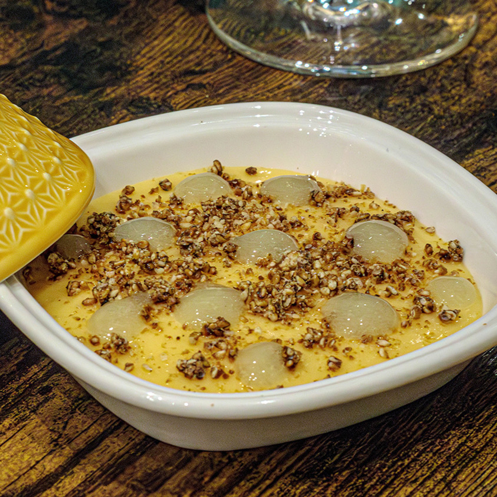 Lemon curd, gel de hierbabuena y wasabi sésamo garrapiñado © Albidaya