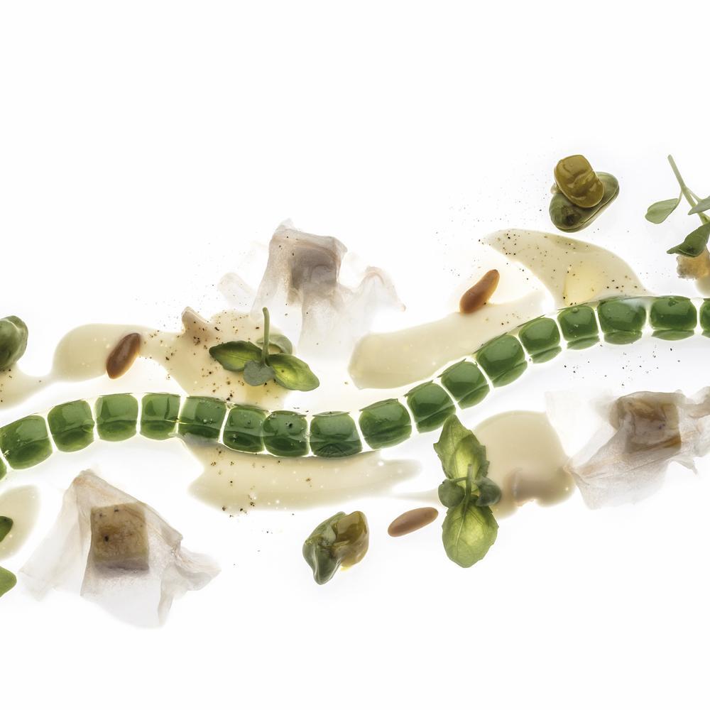Pesto multiesférico con anguila y pistacho © Francesc Guillamet/Disfrutar