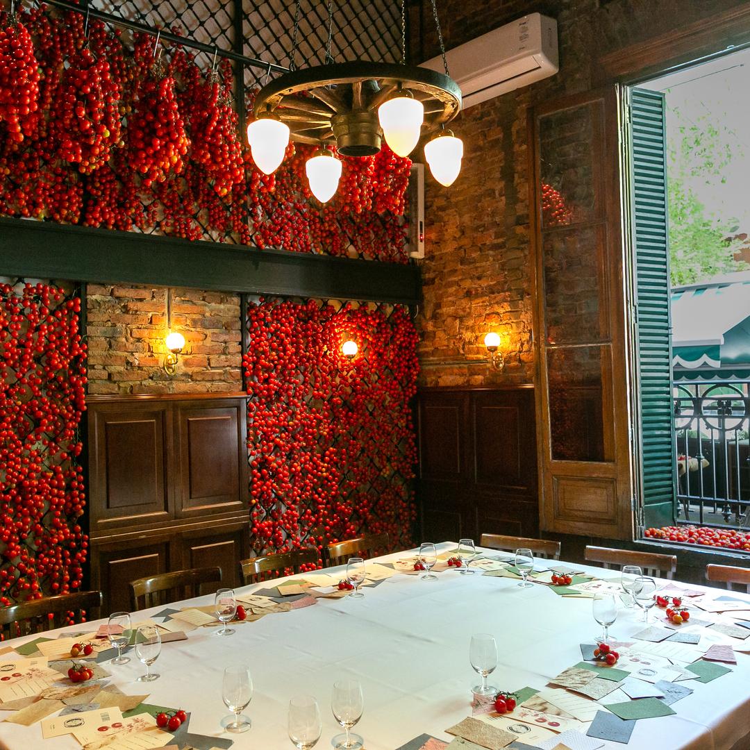 Tomatoes have an important place both in the cuisine and the decor at Don Julio © Don Julio