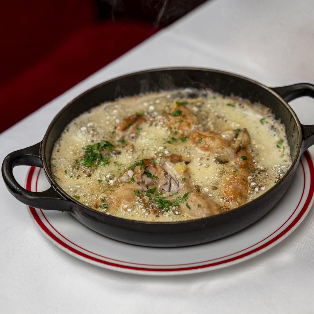 You can't visit Paris without tasting cuisses de grenouilles, aka, frog legs. (©Bertille Chabrolle, Allard)