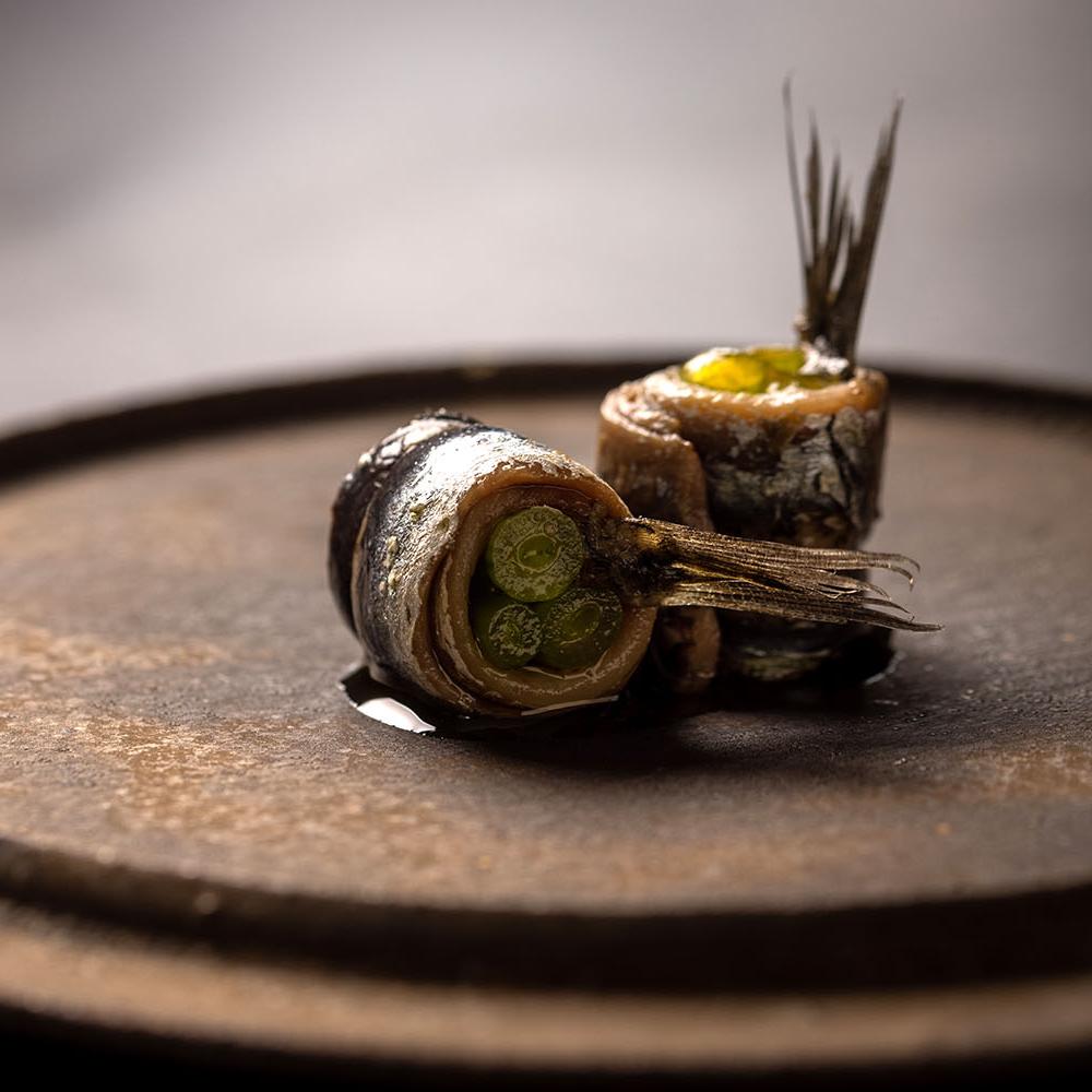 Anchoas rellenas con brotes de daikon © Txispa