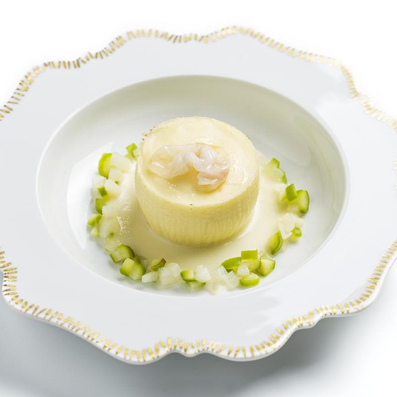 Coulant de espárragos blancos de Navarra con carbonara y yema de huevo © Enrique Marco/Via Veneto