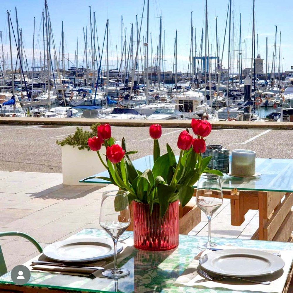  Mesa de la terraza con vistas al puerto deportivo © Rocío Gaztelu/Berdó