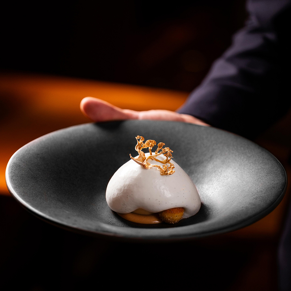 Distinguido com duas Estrelas MICHELIN, o restaurante Alma, em Lisboa, apresenta uma cozinha criativa e elegante © Alma