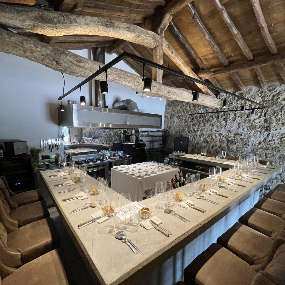 La barra, el epicentro de la experiencia en Almazen Salinas © Almazen Salinas