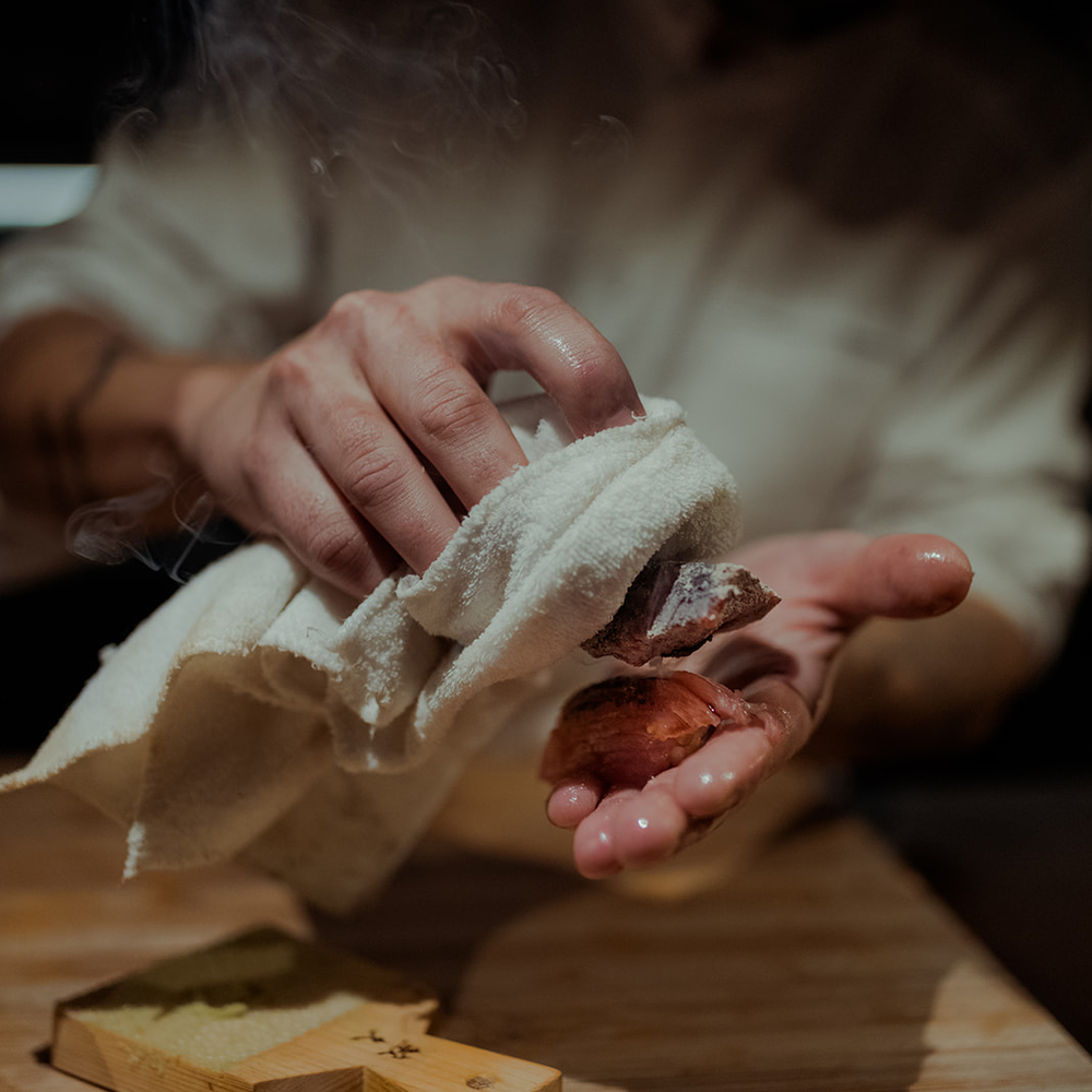 Aberto apenas ao jantar, o MA é um restaurante de inspiração japonesa que serve um menu omakase a cargo do chef Ricardo Casqueiro © Ricardo Catarro/MA